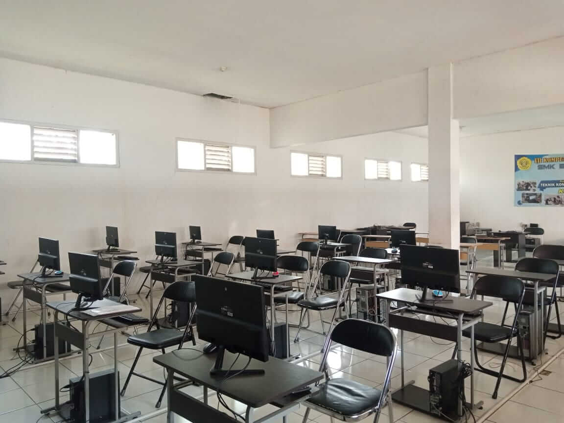 Laboratorium Komputer - Fasilitas komputer modern untuk praktik siswa TKJ SMK Bina Siswa 2 Cililin